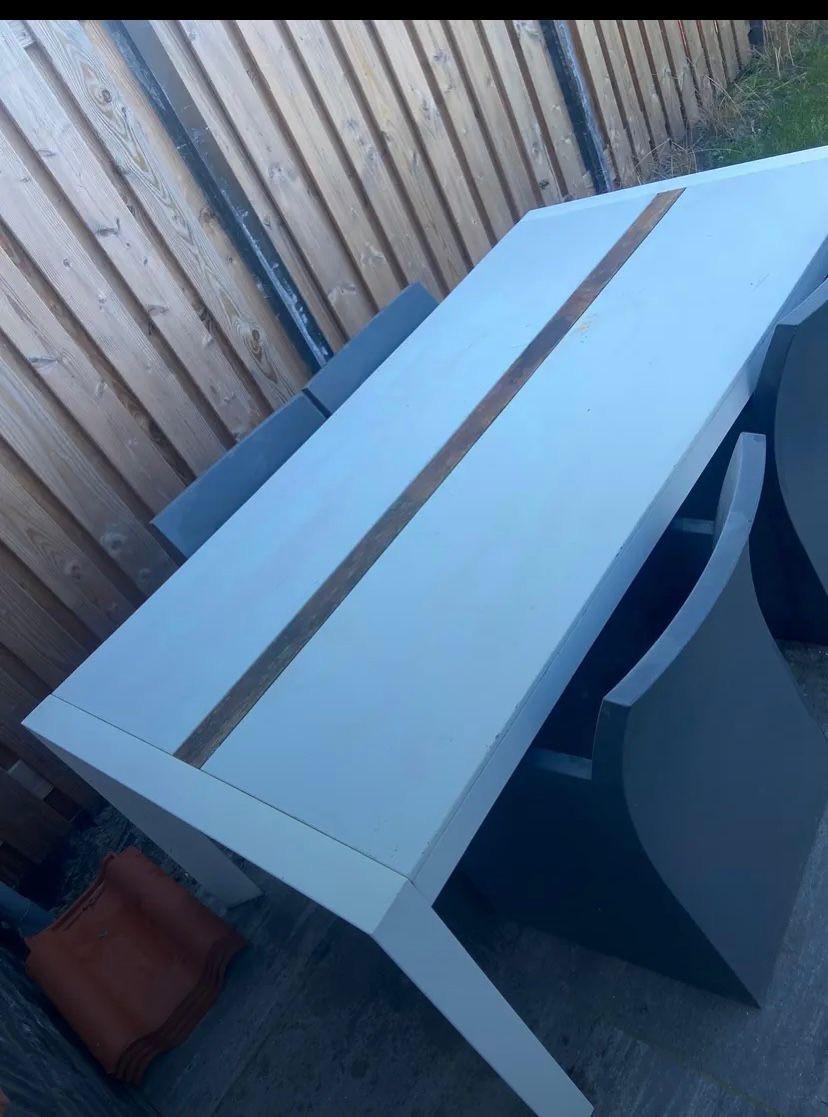 Tuintafel + 4 stoelen