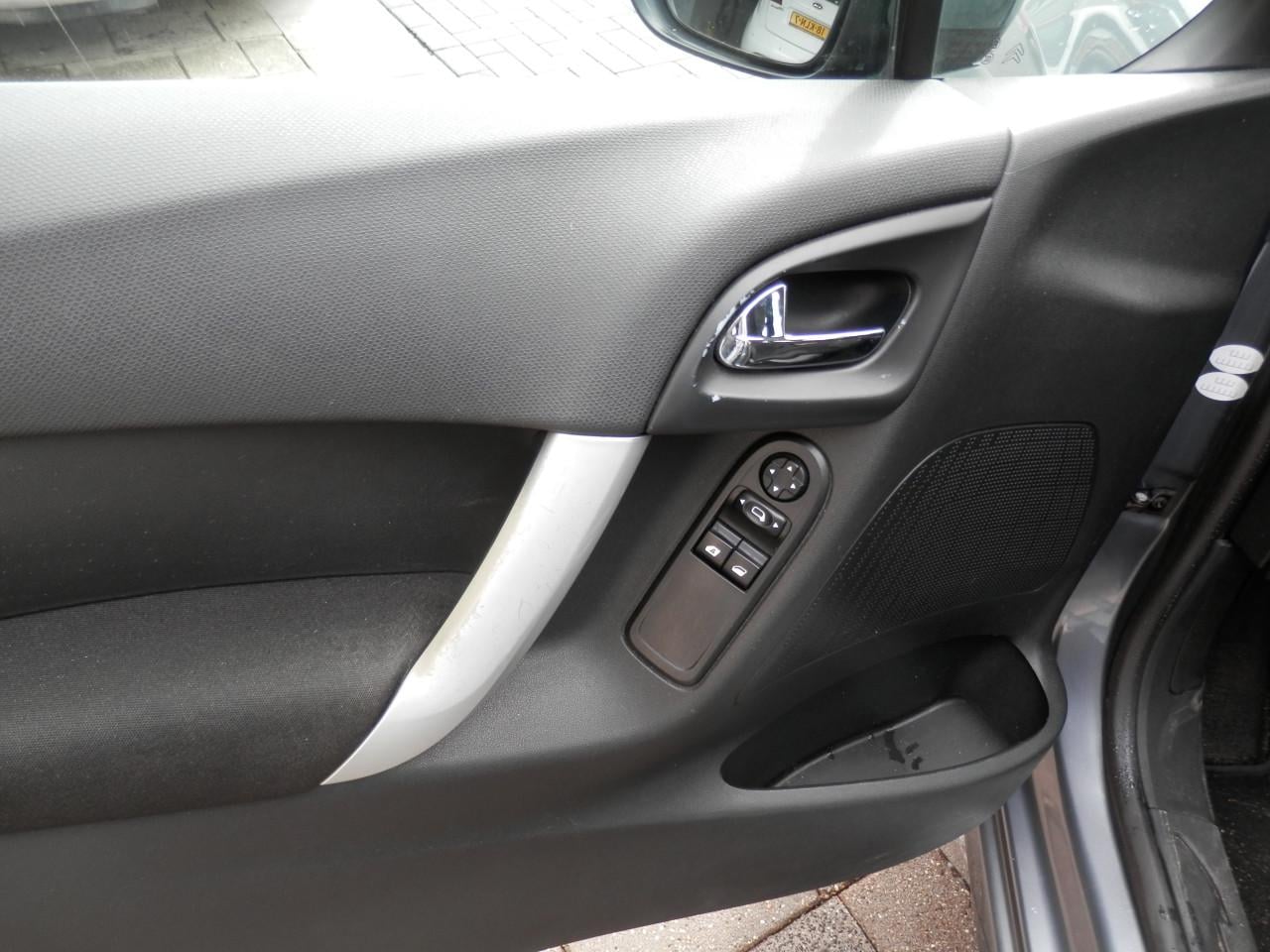Auto Garant Biedt Aan: Citroen C3 1.4 Ligne Business
