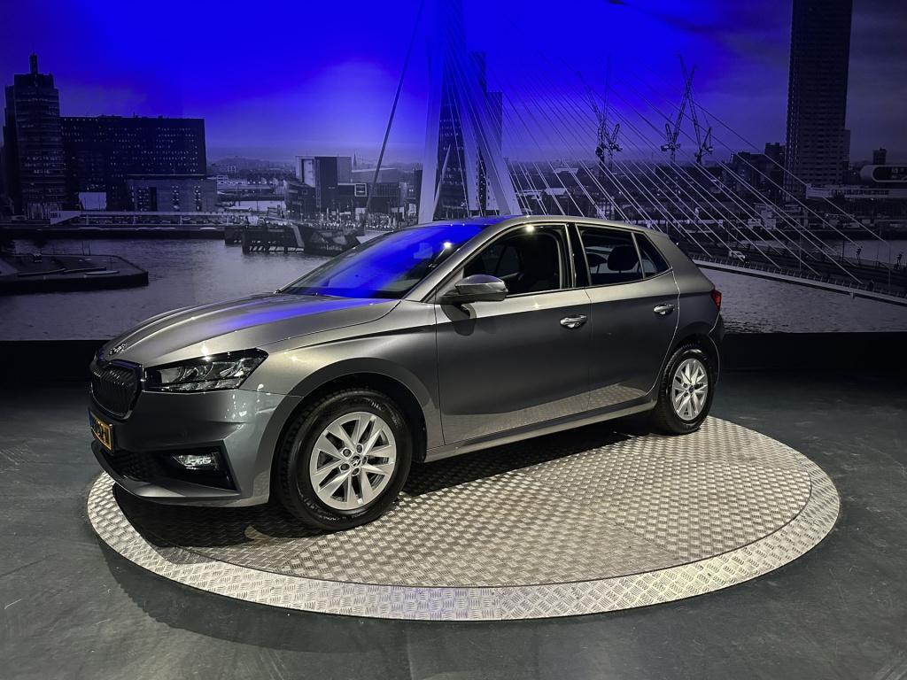 Skoda Fabia 1.0 tsi business edition *camera*pdc*winterpack*app*navi*