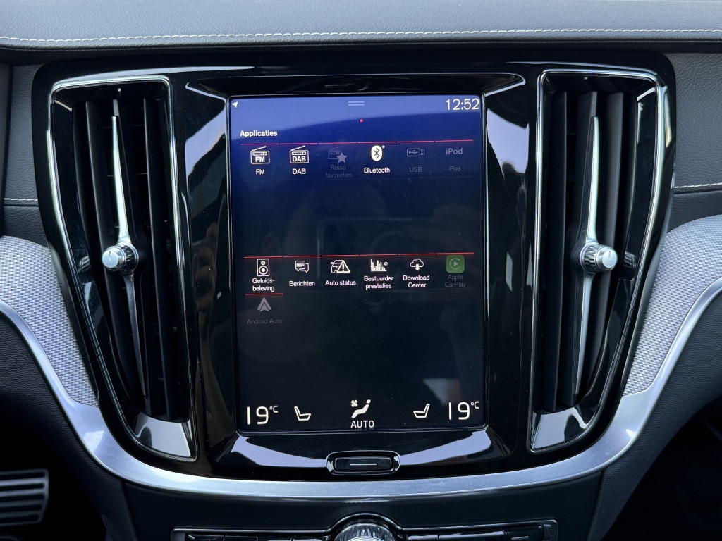 Volvo V60 t6 340pk recharge r-design| panodak| adap.cruise| h&ksound| came