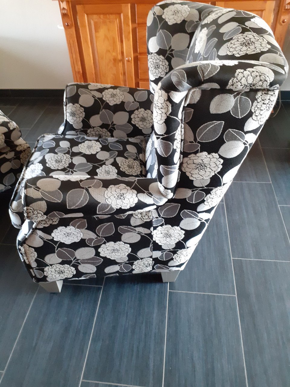 Mooie luxe fauteuil met bijpassende hocker.