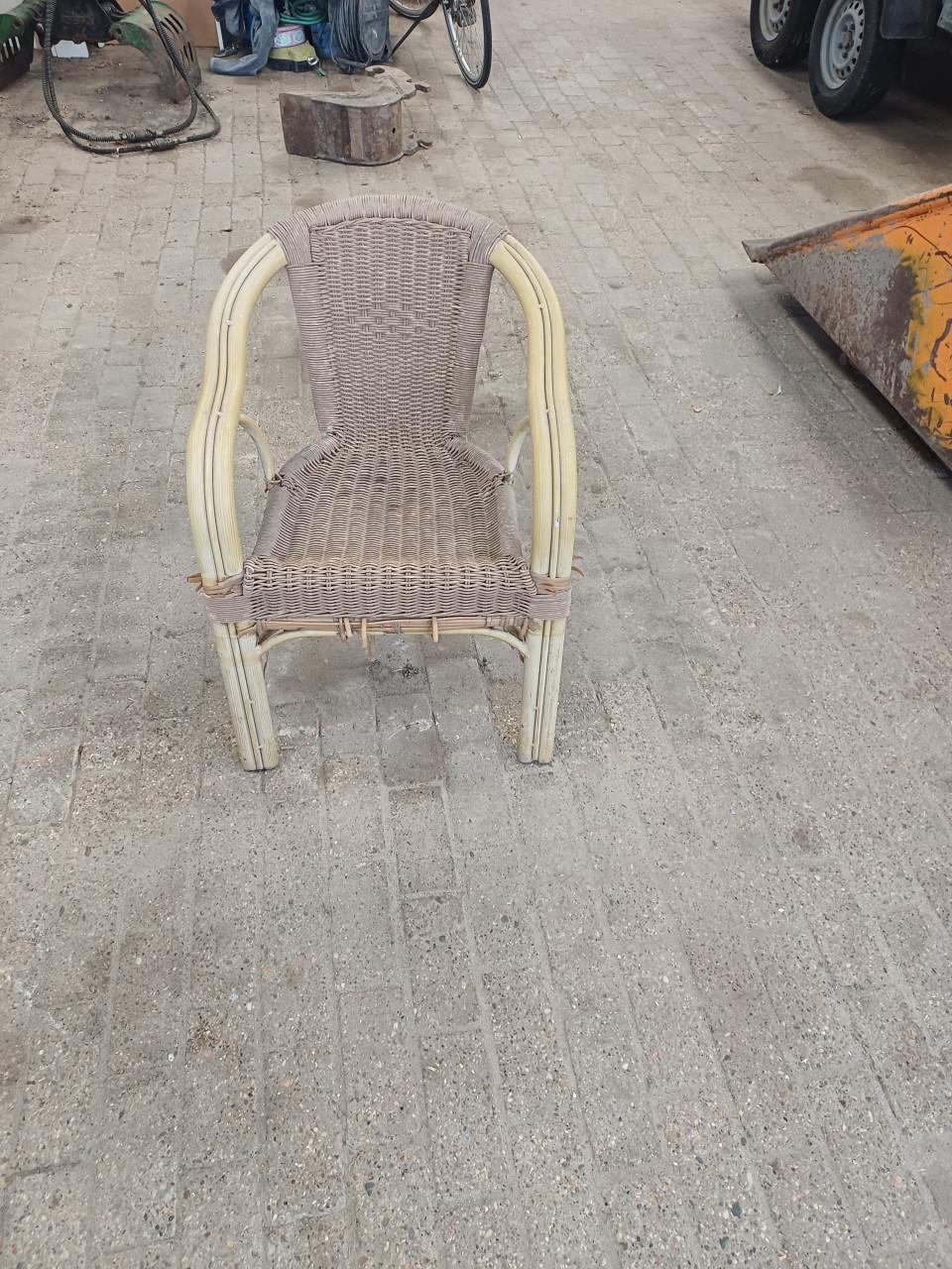 Gratis op te halen 8 rotanstoelen