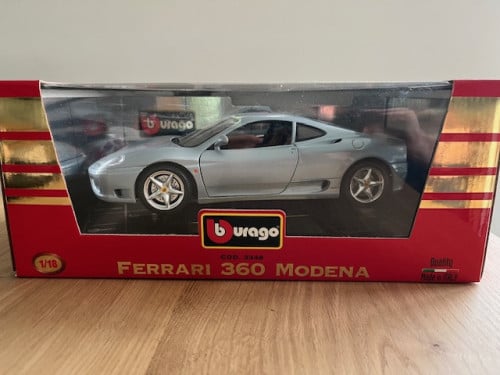 Te koop Burago model auto 1-18