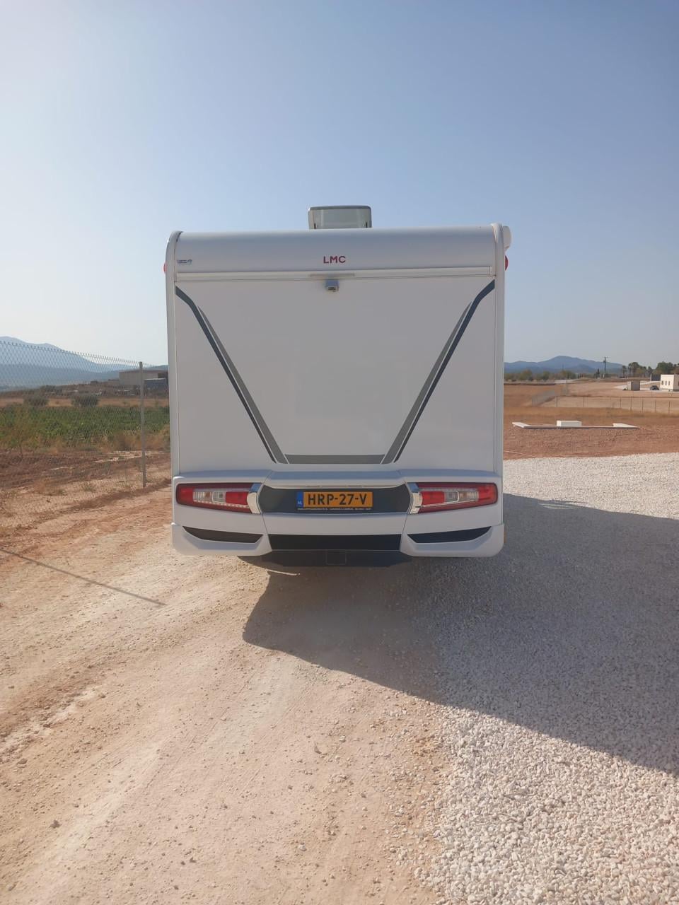 LMC Tourer T660 165pk lengte bedden en hagelbestendig!