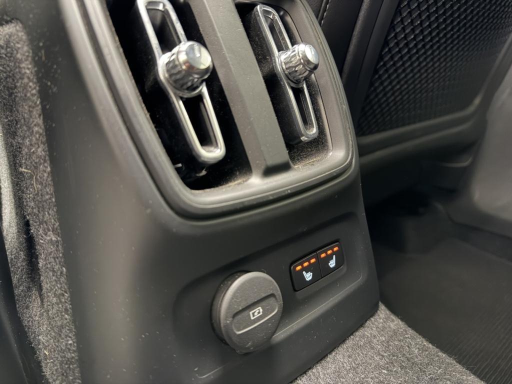 Volvo XC40 1.5 t4 recharge r-design expression | trekhaak | leer | harman/k