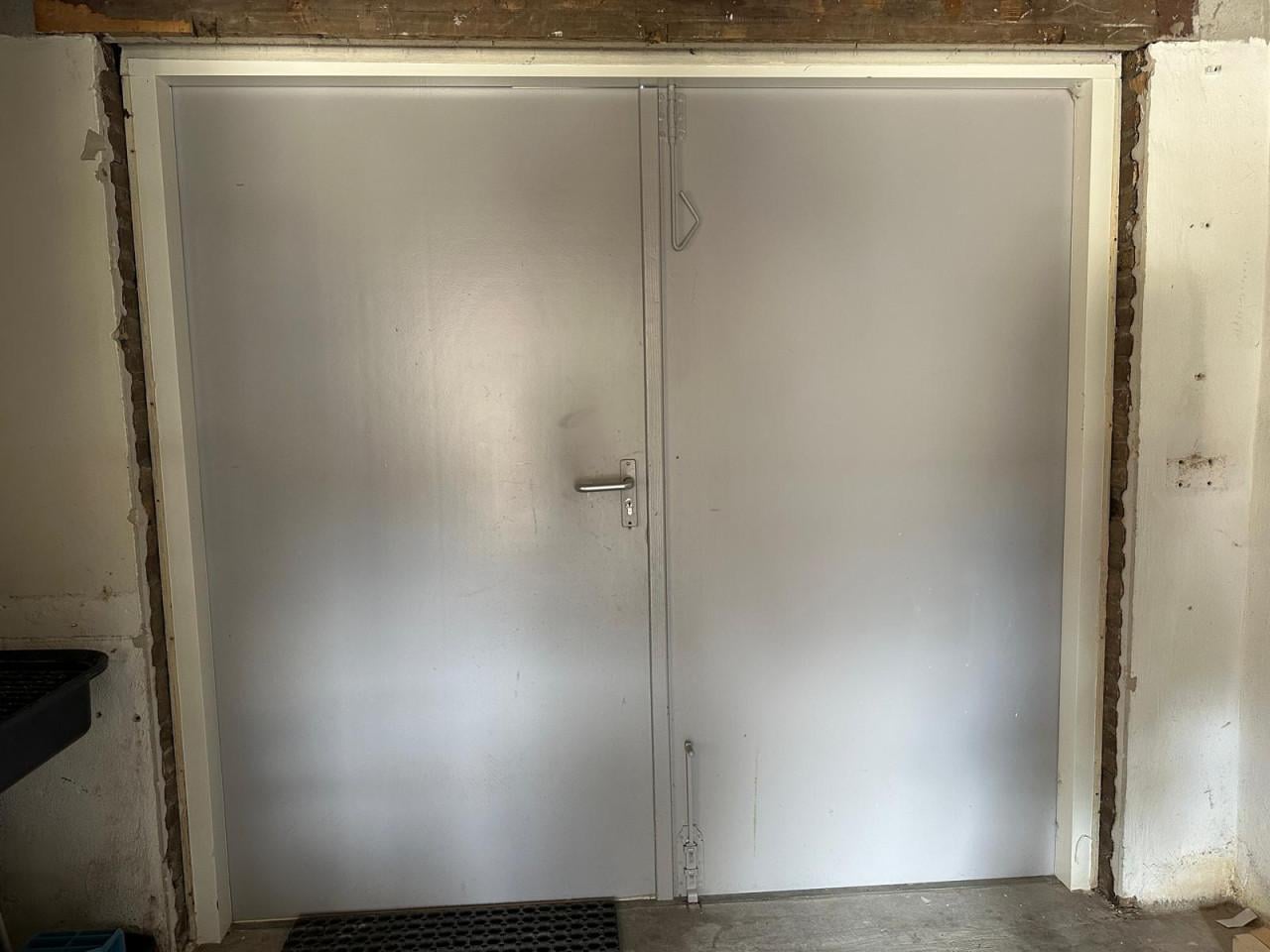 Dubbele garagedeur massief hout