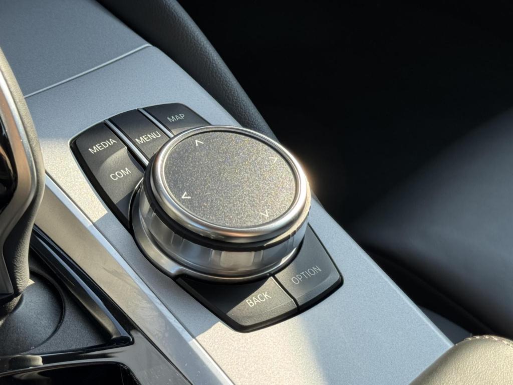 BMW 5 Serie touring 530e xdrive business edition plus soh 98% nl-auto!