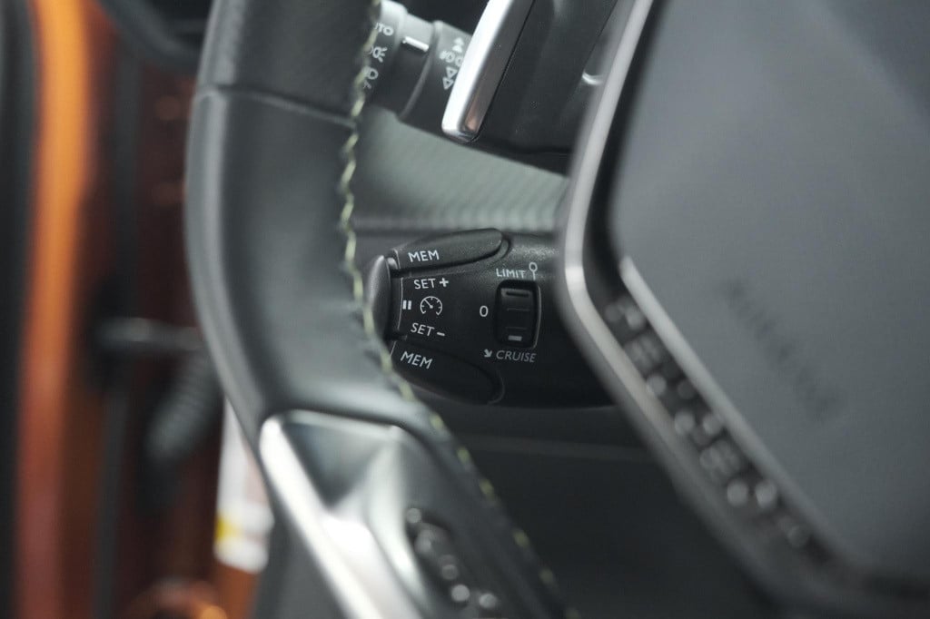 Peugeot 2008 puretech 130 eat8 gt line | camera | stoelverwarming | apple c