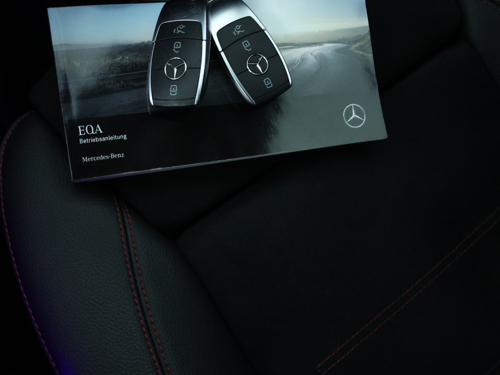 Mercedes-Benz Eqa 250 business solution amg 67 kwh | dodehoek detector | sf