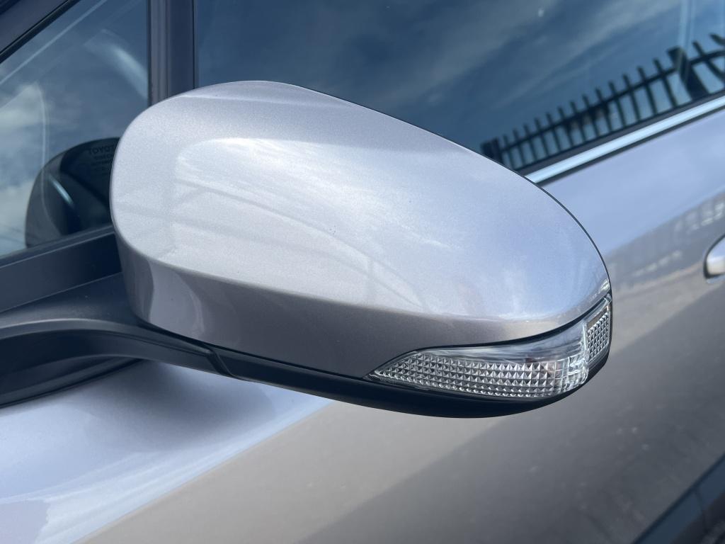 Toyota C-hr 1.8 hybrid executive | all-seasonbanden | dealeronderhouden