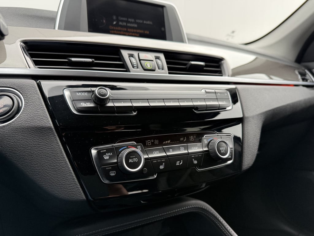 BMW X1 sdrive18i 136pk high executive automaat