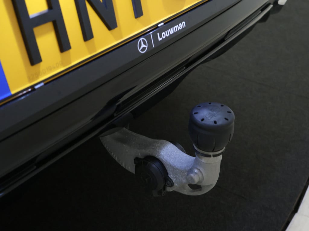 Mercedes-Benz Glc coupé 300 e 4matic amg plug-in hybride | trekhaak |  pano