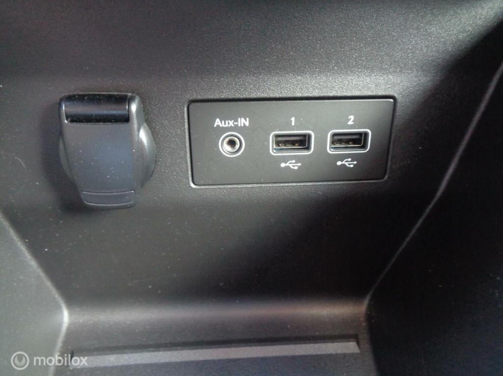 Renault Clio 1.0 tce intens/airco/lm velgen/carplay/pdc/cruise/full led/1st