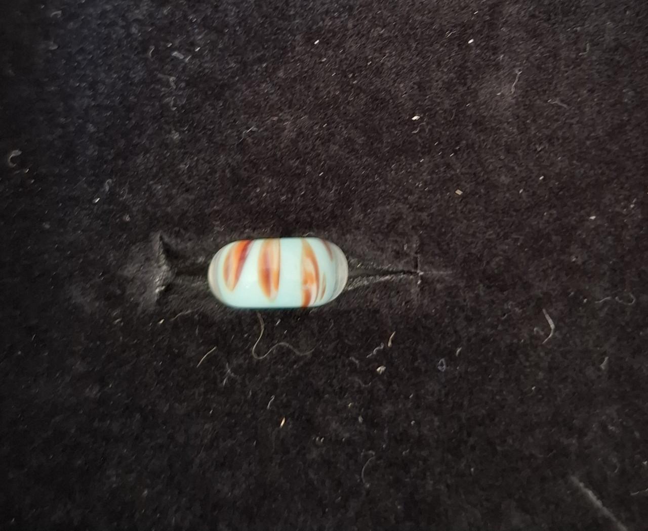 Twee mooie nieuwe glas bedels Trollbeads