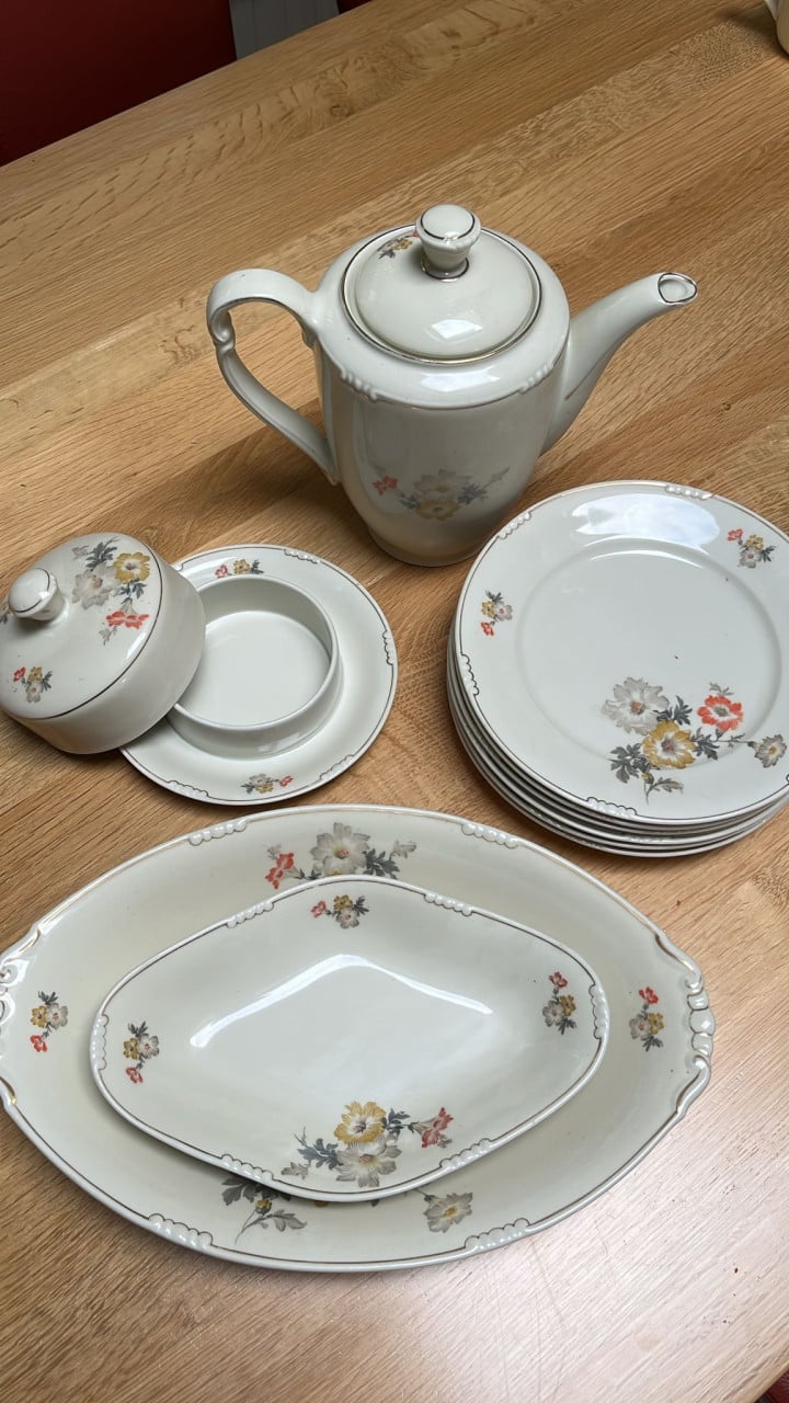 Servies, in zeer goede staat