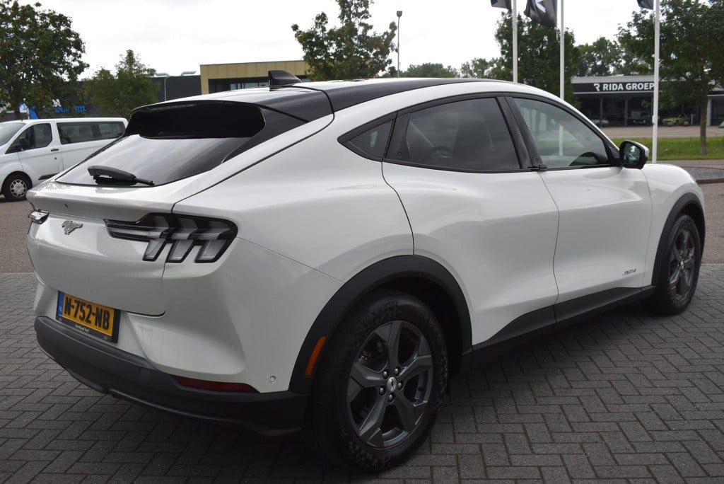 Ford Mustang Mach-e rwd 75 kwh | climate control | adaptieve cruise control