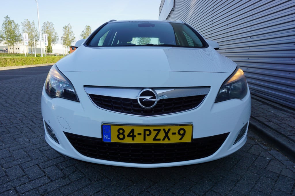 Opel Astra sports tourer 1.4 turbo sport airco / cruise / navi / elektr. ra