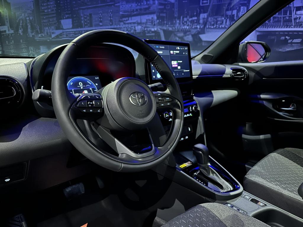 Toyota Yaris Cross 1.5 hybrid 130 dynamic *acc*winterpakket*camera*17inch*