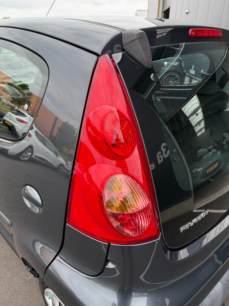 Peugeot 107 1.0-12v xs - 5drs - airco