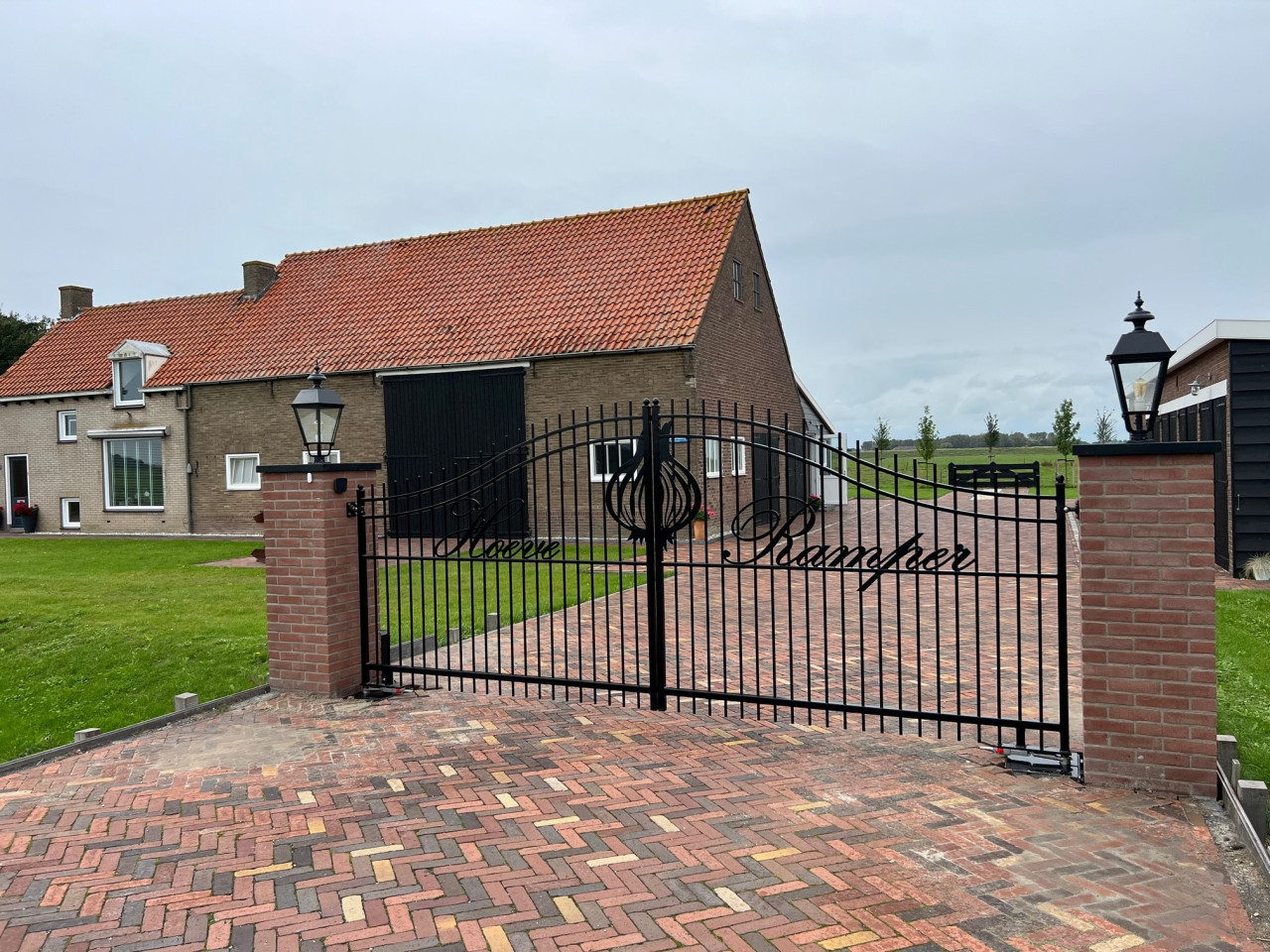 INRIJPOORTEN: NAAR WENS EN OP MAAT GEMAAKT.
