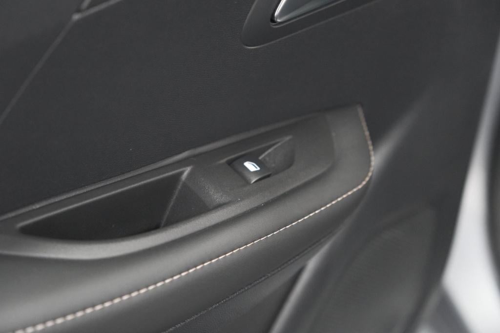 Peugeot 208 puretech 100 allure | apple carplay | parkeersensoren | climate