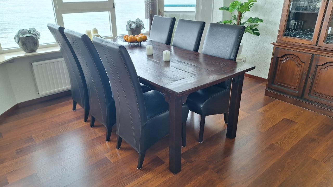 Eettafel en eetkamerstoelen