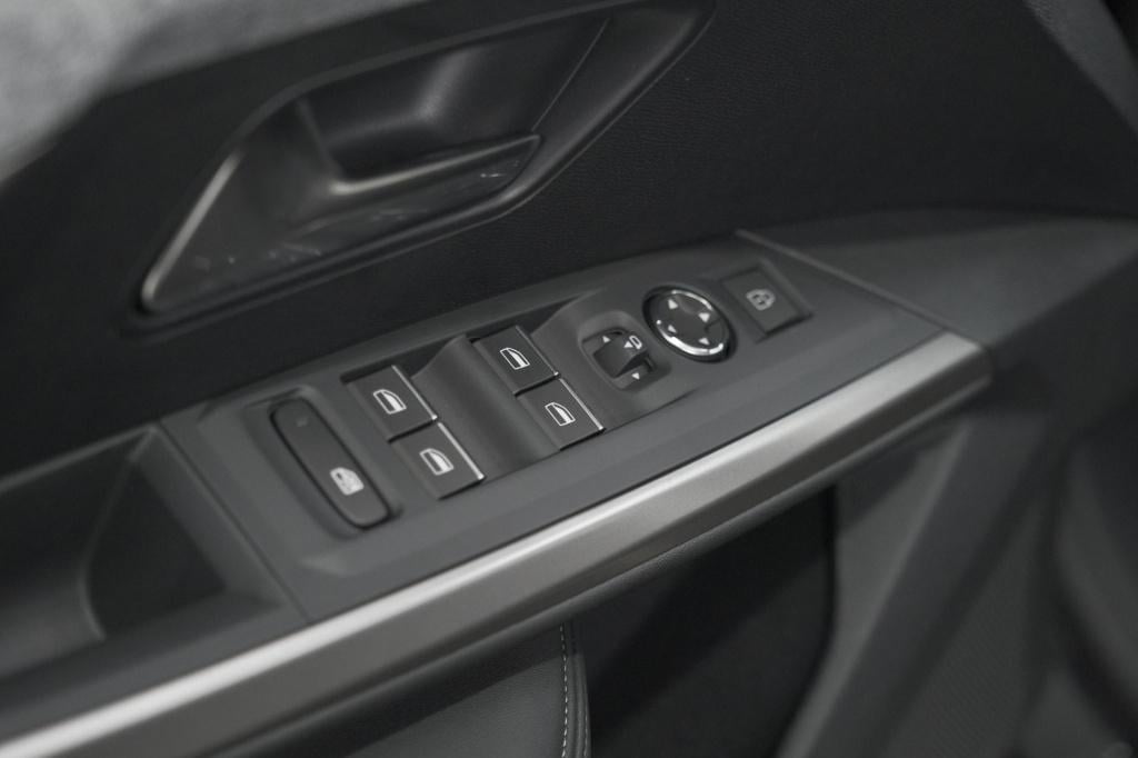 Peugeot E-3008 gt avantage 210 73 kwh | schuif-/kanteldak | warmtepomp | 36