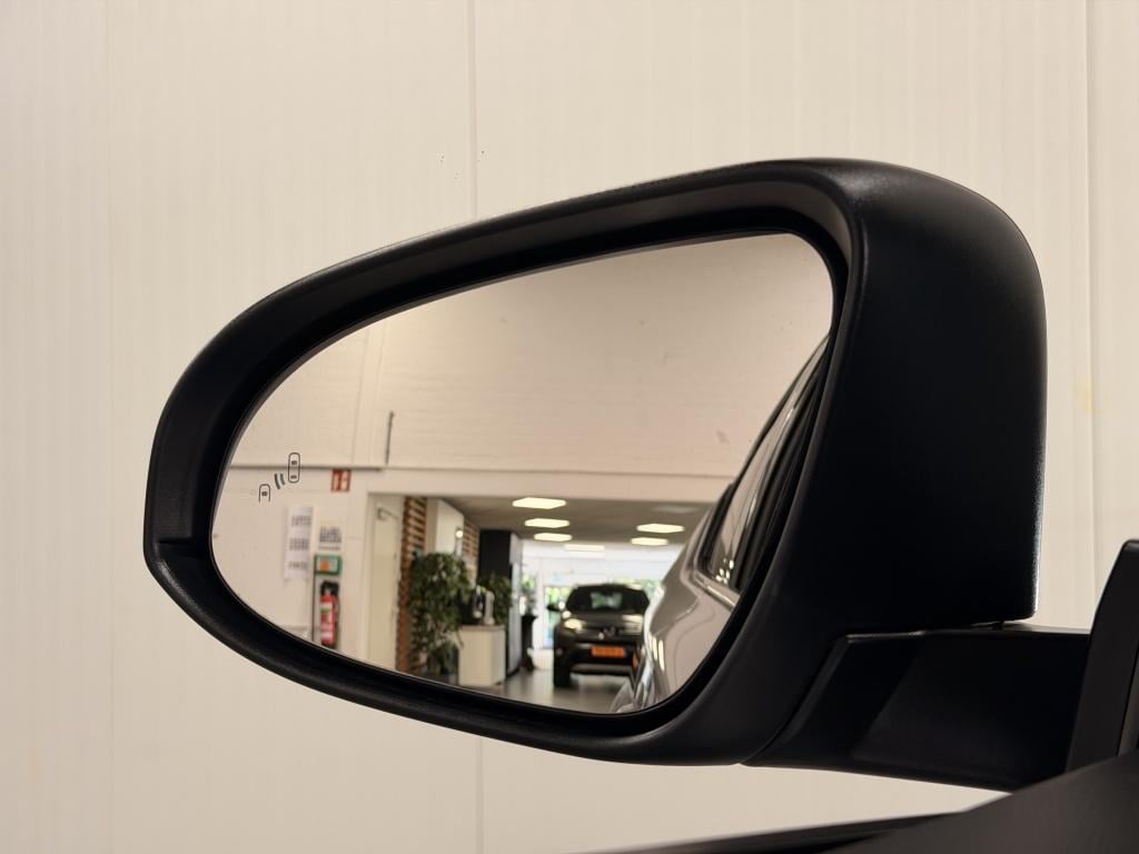 Toyota C-hr 1.8 hybrid bi-tone plus