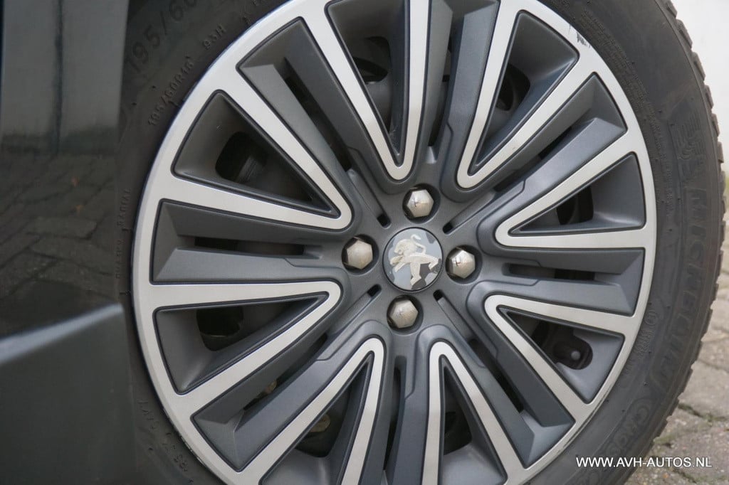 Peugeot 2008 1.2 puretech blue lion