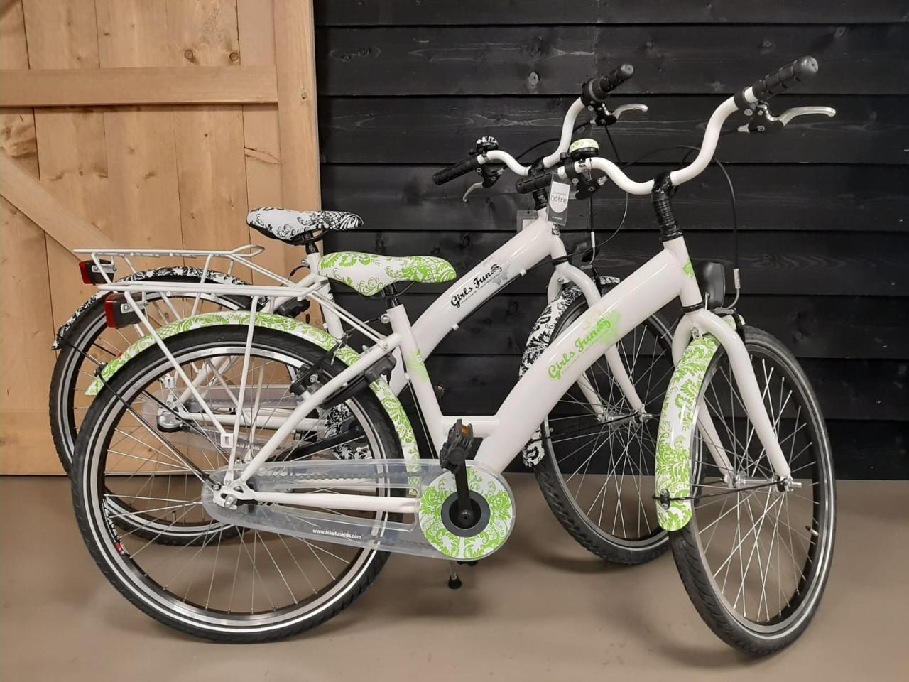 Ruim assortiment nieuwe kinderfietsen van 12 tot 26 inch !