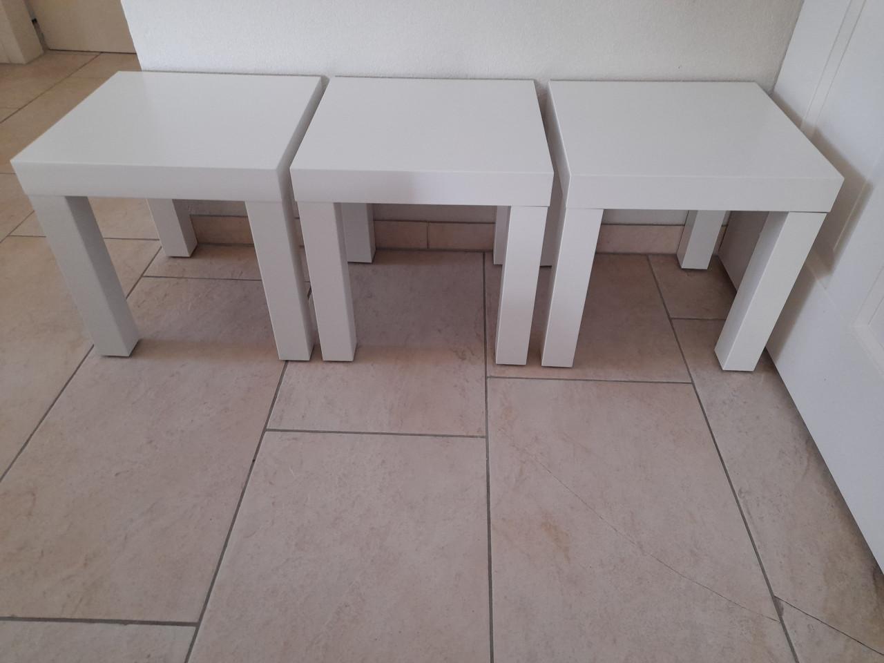 3 x tafeltje  ( 35 x 35 x 35H ) in goede nette staat!