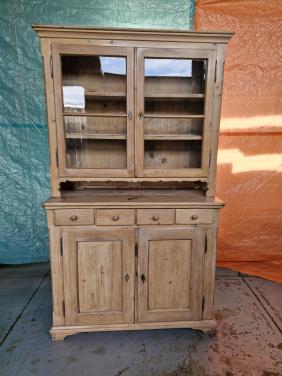 Antieke grenen kast