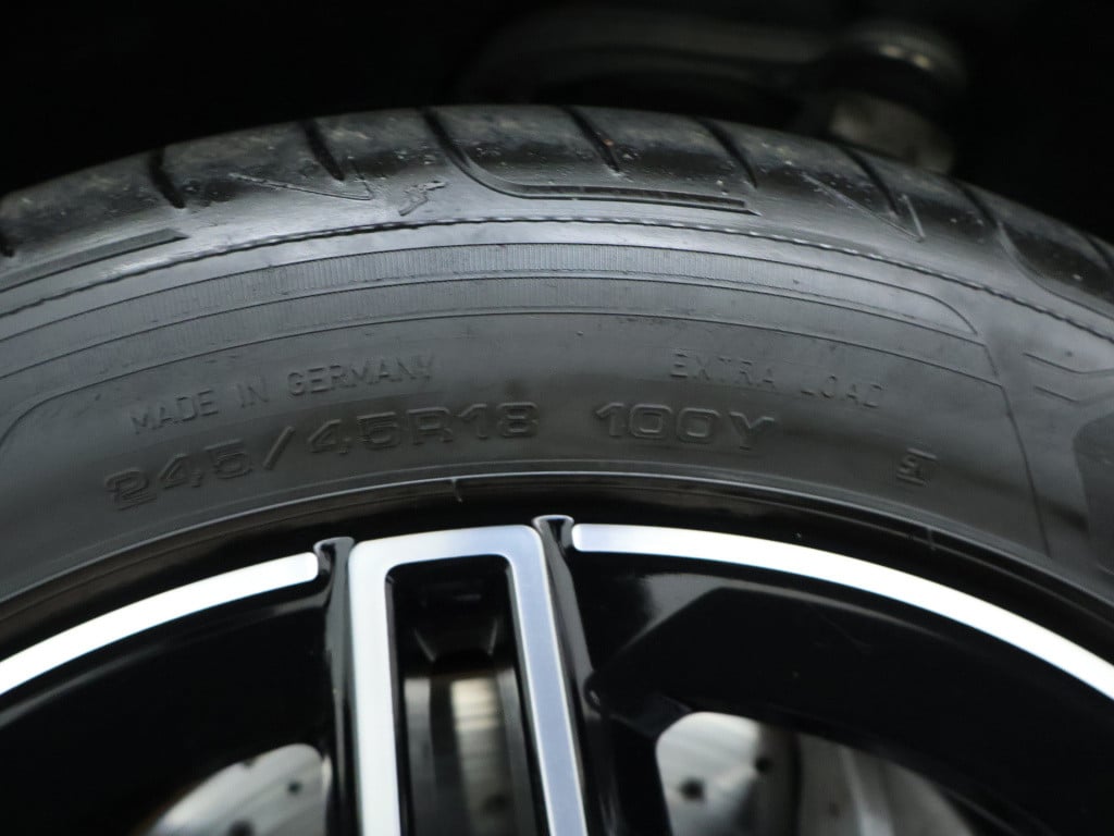 Mercedes-Benz E-Klasse 200 amg line | panoramadak | trekhaak | sfeerverlich