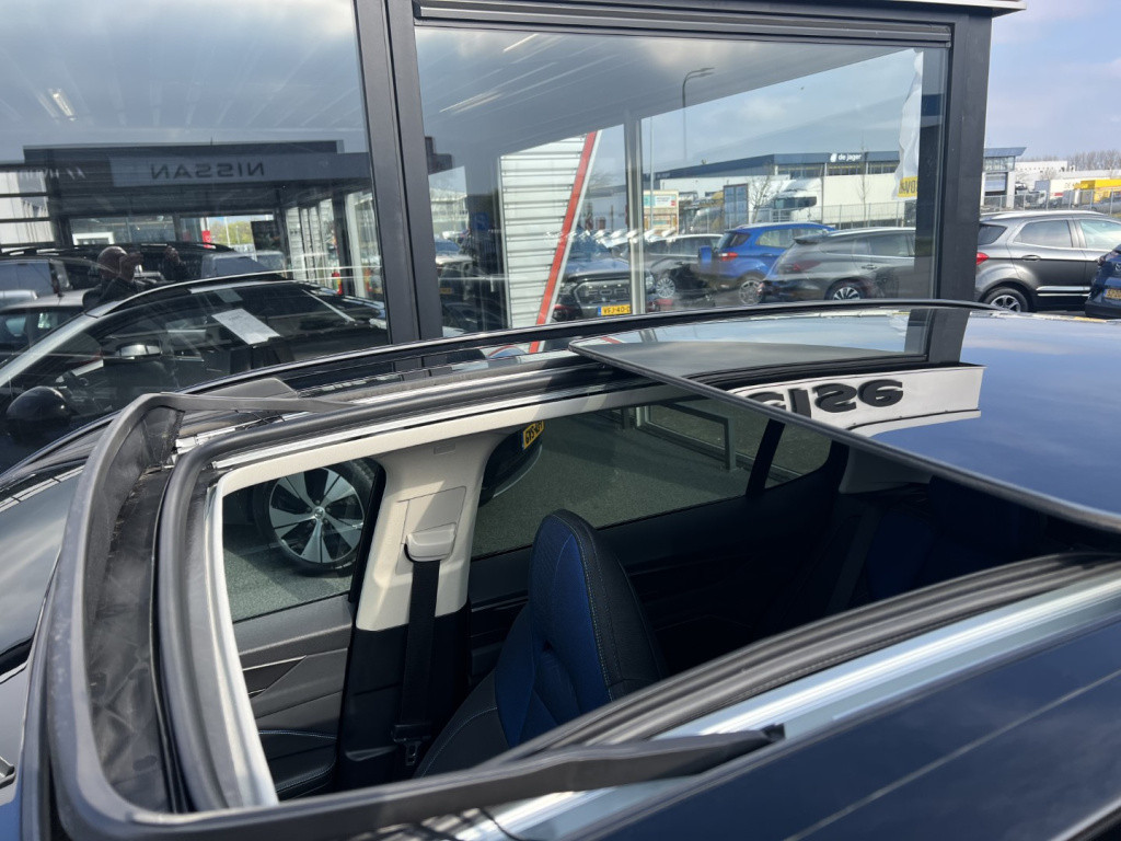 Lynk & Co 01 1.5 261pk plug in hybrid , zwarte velgen , panodak , 360 camer