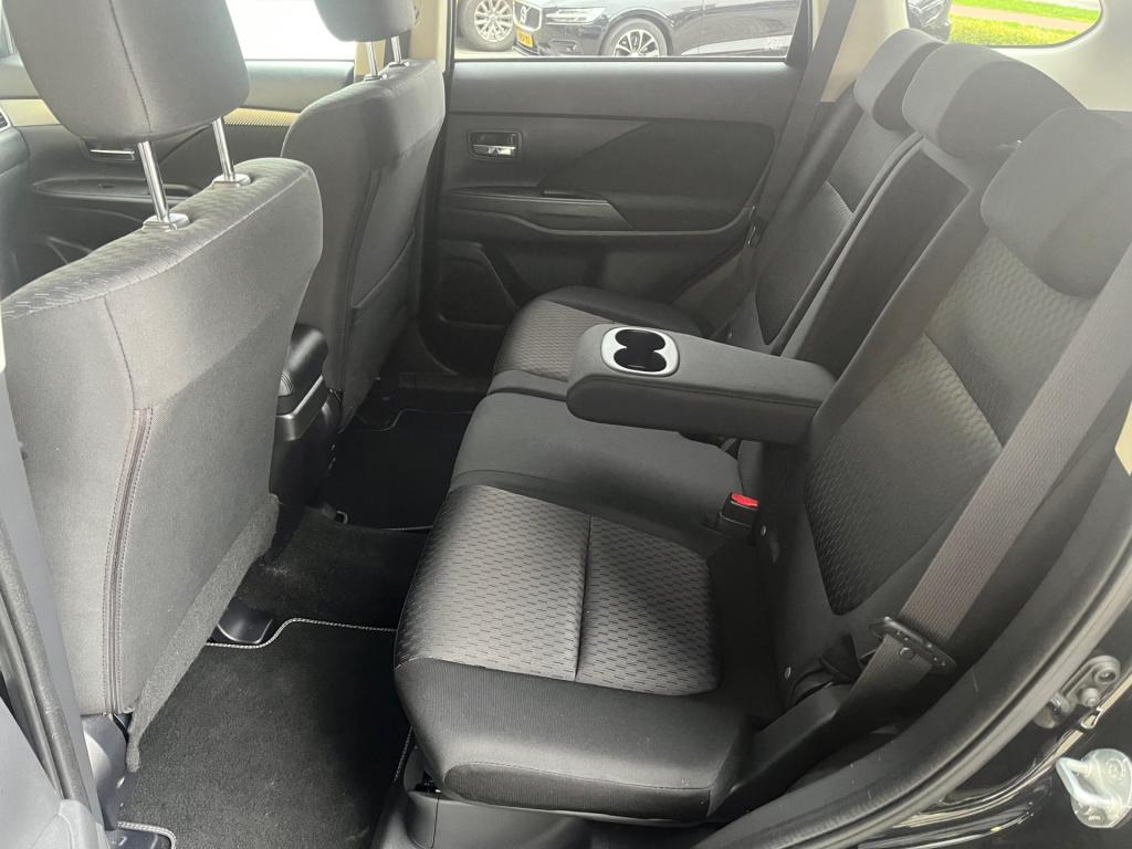 Mitsubishi Outlander 2.0 intense automaat|trekhaak|rijklaar