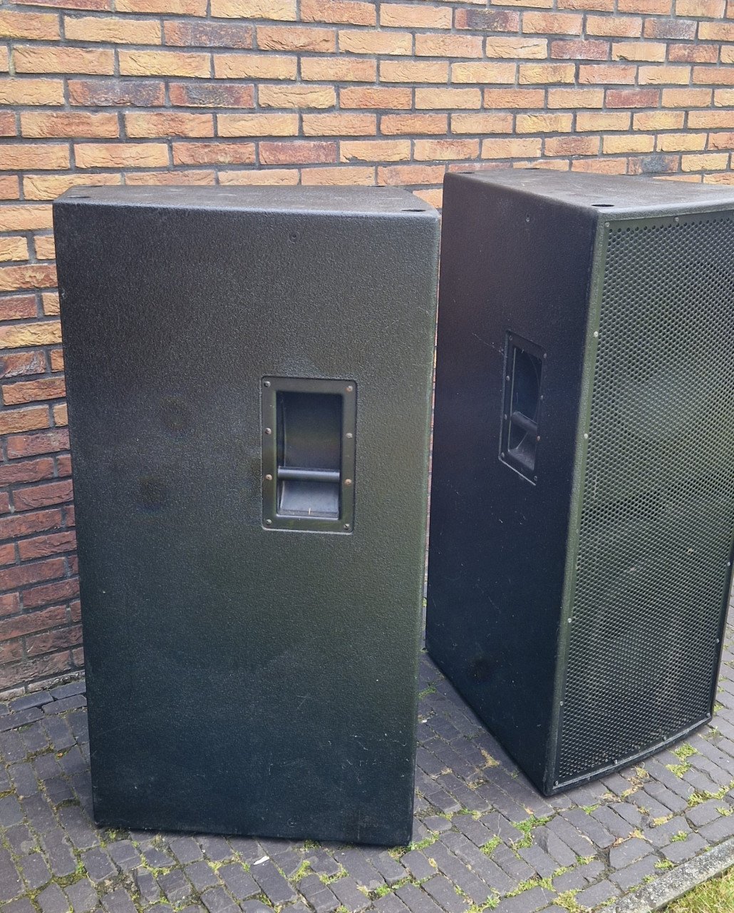 2x passieve subwoofers dubbel 15 inch 600 watt met FANE speakers.