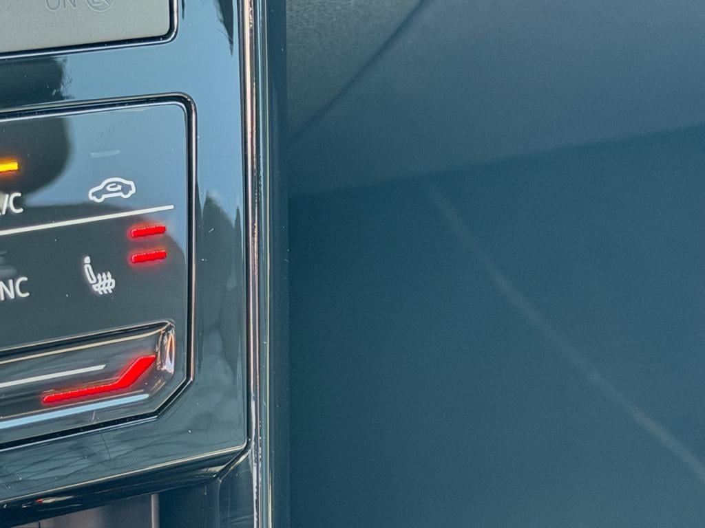 Volkswagen T-cross 1.5 tsi 150pk dsg r-line | camera | trekhaak | navi | iq