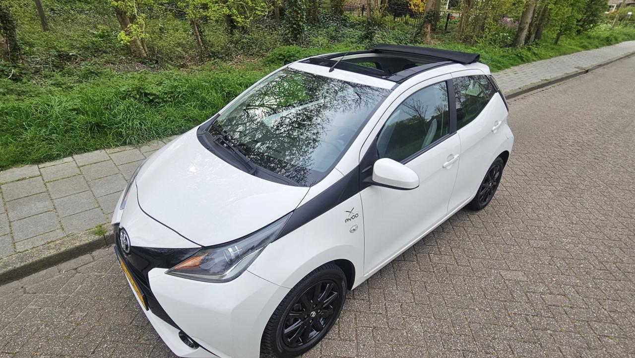 Parchtige TOYOTA AYGO X-WAVE Cabrio Top / 2016 / NL AUTO / NAP / 80.865KM !