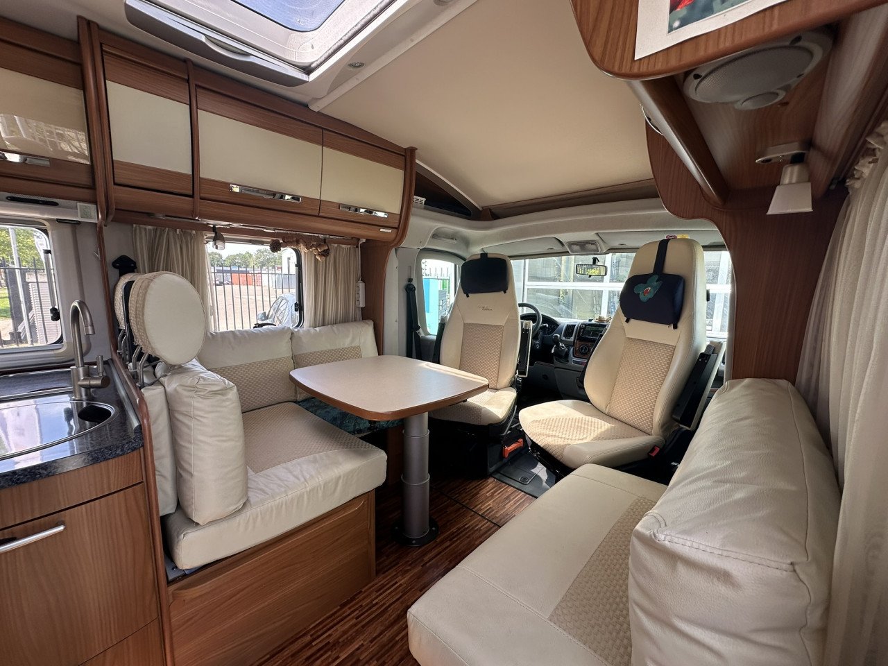 Hymer Gold Edition T654SL – 2008 – 2.3 130 pk – 140.000 km – Frans bed