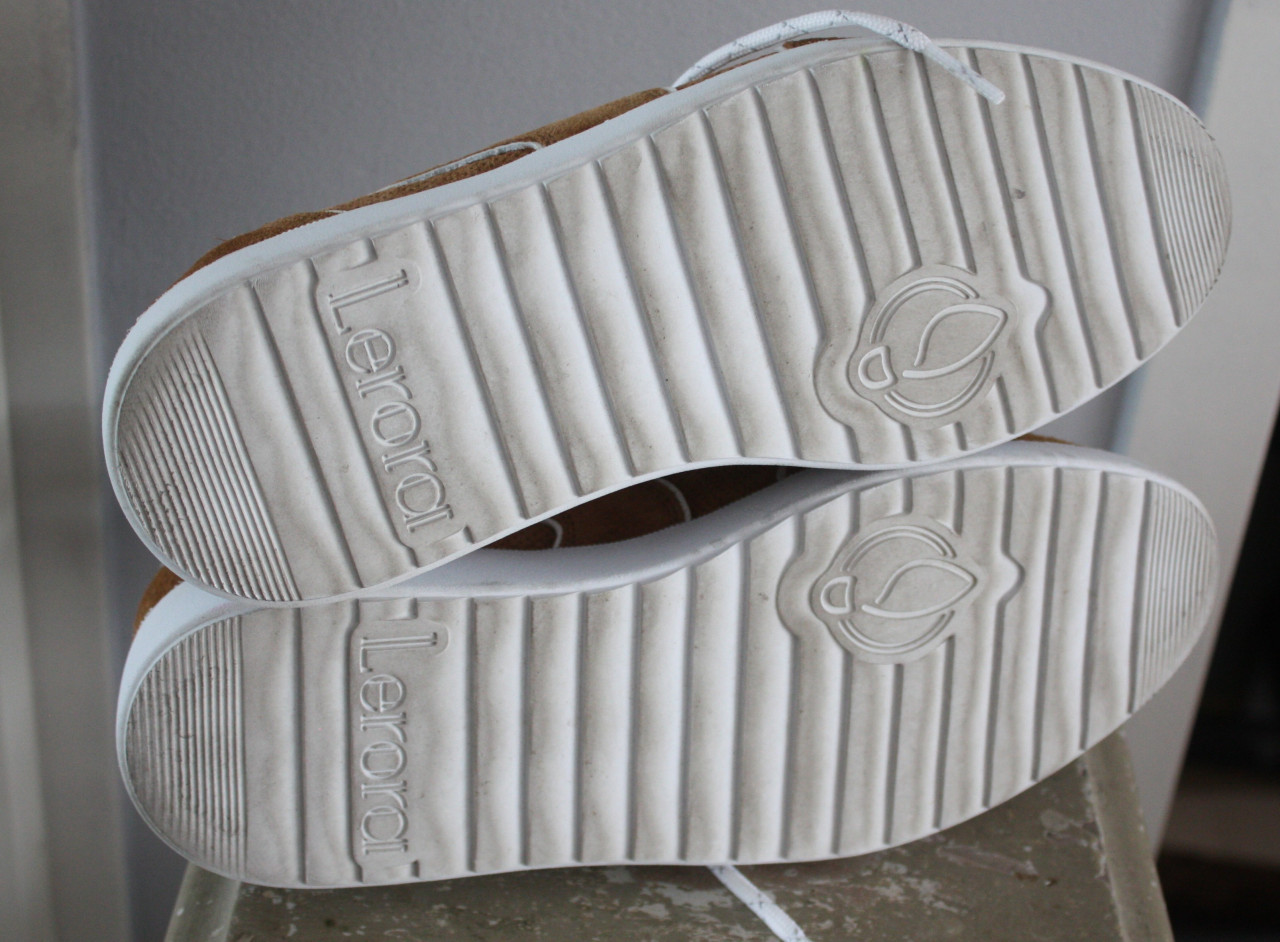 Bruin witte sneakers maat  5K