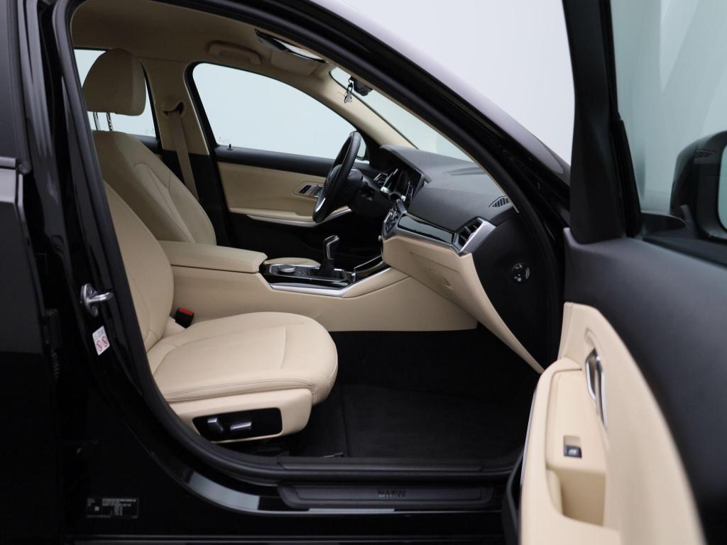 BMW 3-serie 318i business edition | virtual cockpit | navigatie | leder | c