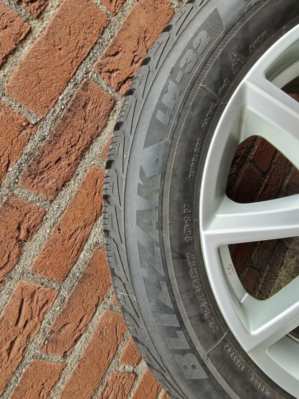 Winterbanden bridgestone LM-32 225/55R17