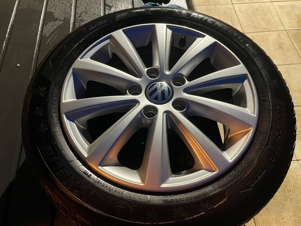 Originele VW velgen 205 65 16 met winterbanden