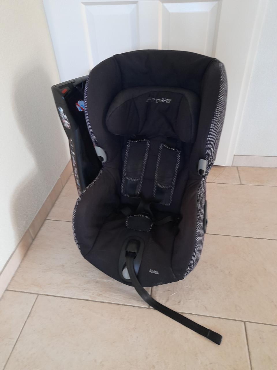 Maxi - cosi Axiss (draaibaar) ( in goede nette schone staat )