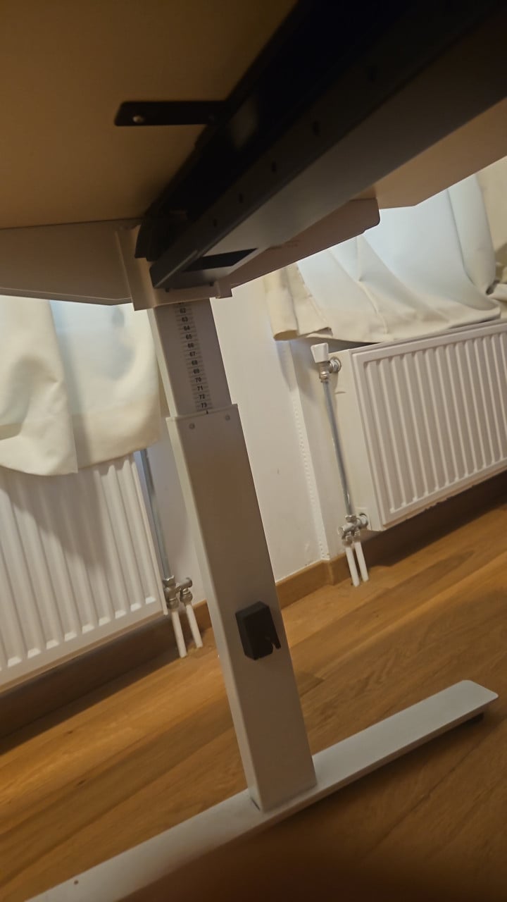 Bureau en bureaustoel (beide verstelbaar)