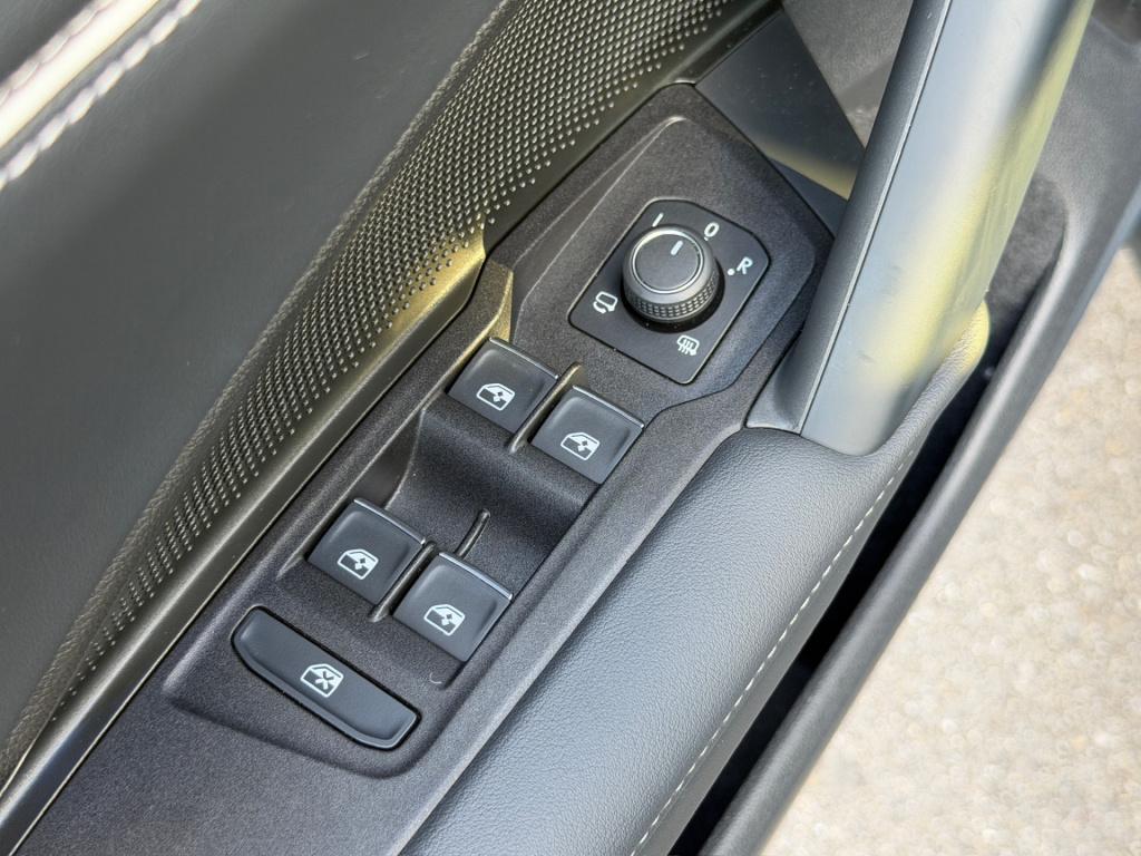 Volkswagen Tiguan 1.5 204pk ehybrid elegance | trekhaak | 360 camera | dode