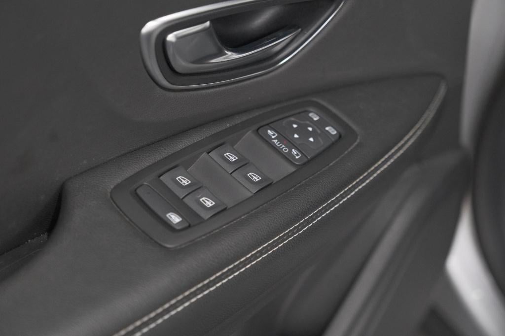 Renault Scenic tce 140 intens | trekhaak | camera | panoramadak | navigatie