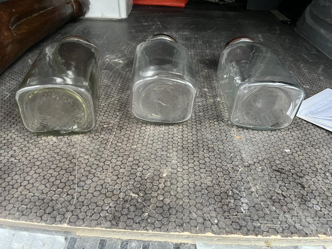 3 Engelse glazenvoorraadpotten met deksel Vintage