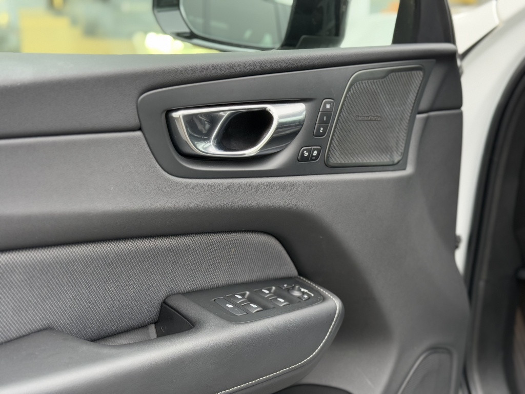 Volvo XC60 b5 264pk r-design| panodak| adap.cruise| 360camera| h&k sound