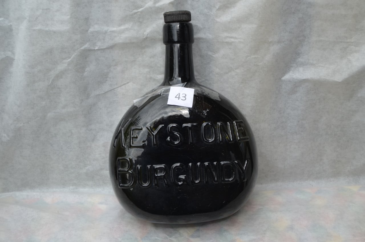 Keystone Burgundy oude decoratieve Austr. wijnflessen 19e eeuws